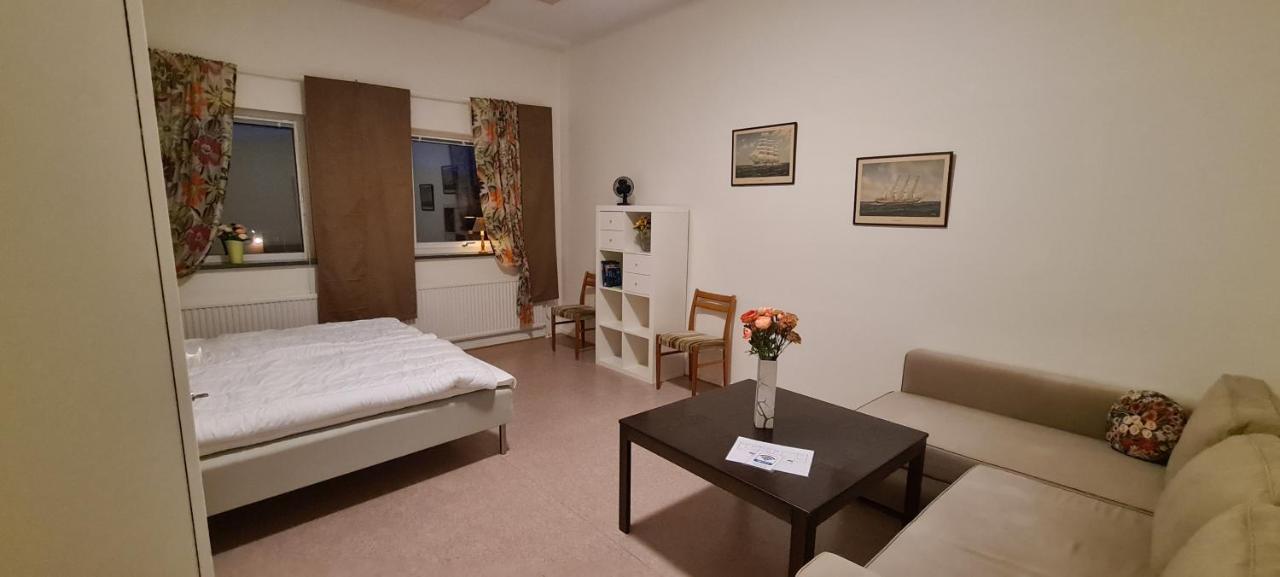 Karl Gustav Kg Sleepover & Staellplats מראה חיצוני תמונה
